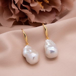 Aretes largos de perla núcleo