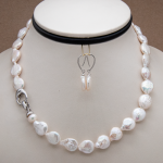 Collar corto con aretes en perla coin