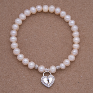 Pulsera de perla con corazón de rodio