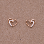 Aretes de silueta corazón y circones