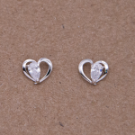 Aretes de corazón con circón en gota