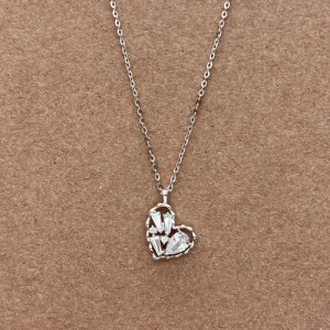 Juego cadena y dije silueta corazón con cristales