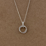 Juego cadena y dije de círculos entrelazados