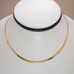 Collar / Cadena corto de acero diseño plano