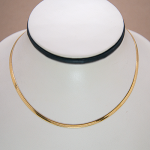 Collar / Cadena corto de acero diseño plano