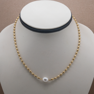 Collar de acero con perla