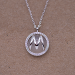 Juego cadena y dije de jade con inicial M