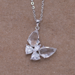 Juego cadena y dije de mariposa de cristal