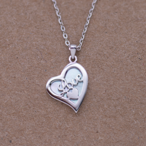 Juego cadena y dije de corazón en madreperla