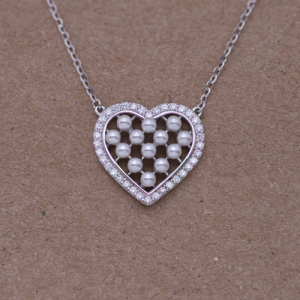 Juego cadena y dije de corazón con perlitas