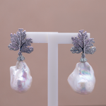 Aretes diseño hoja con perla núcleo