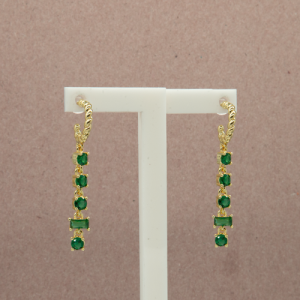 Arracada con tira de cristales verdes