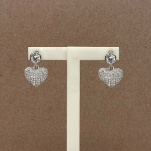Aretes de corazón colgante