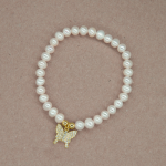 Pulsera de perla con dije mariposa