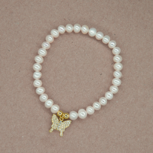 Pulsera de perla con dije mariposa