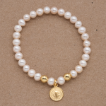 Pulsera de perla con medalla de San Benito