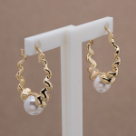 Arracada torzal con madre perla