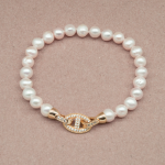 Pulsera de perla con broche con pavé de circones