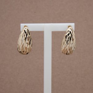 Aretes largos diseño gota