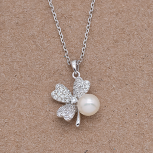 Juego cadena y dije de trébol con perla