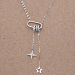 Juego cadena y dije de óvalo con estrellas