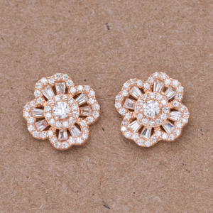 Aretes diseño de flor con baguettes