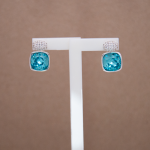Aretes cortos con cristal cuadrado azul