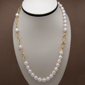 Collar mediano de perla oval cadena torzal