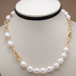 Collar corto de perla oval con cadena