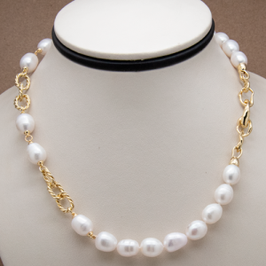 Collar corto de perla oval con cadena