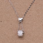 Juego cadena y dije de corazón con barrilito de circones