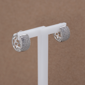 Arracadas tipo huggie con pavé de circones