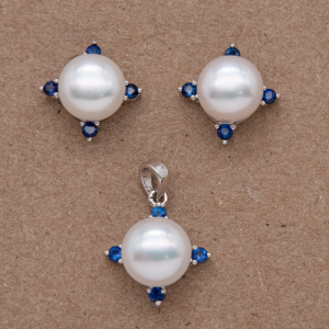 Juego de aretes y dije de perla cultivada y zafiro