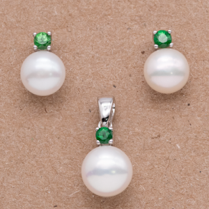 Juego aretes y dije con piedra tsavorita y perla