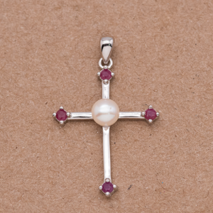 Cruz de plata con perla y 4 rubies