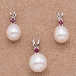 Juego aretes y dije de Rubí con Perla drop