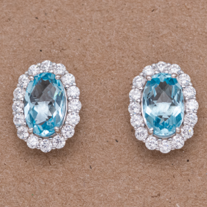 Aretes cortos de Topacio oval con circones