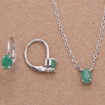 Juego de aretes y collar de esmeralda natural