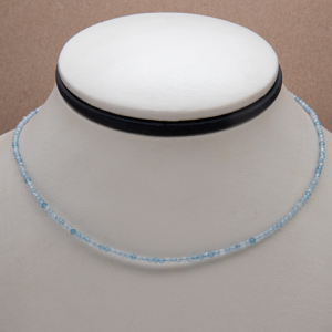Collar corto de aquamarina mini