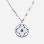 Juego de cadena con dije de flor en madre perla