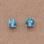 Aretes cortos de piedra swiss blue topaz