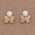 Aretes cortos diseño mariposa con madre perla
