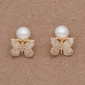 Aretes cortos diseño mariposa con madre perla