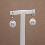 Aretes largos con perla fina