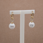 Aretes largos de vermail con perla fina y pavé de circones