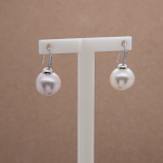 Aretes largos de perla fina