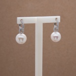 Aretes largos de plata con perla fina