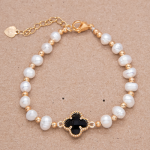 Pulsera de perla natural con flor negra
