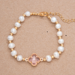 Pulsera de perla natural con flor rosa