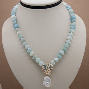 Collar corto de aquamarina y perla núcleo